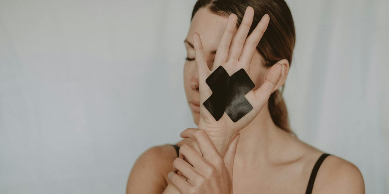 iPhone Privacy Trick: Blur NSFW Images in Messages and AirDrop Automatically